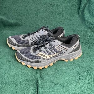 Saucony RunAnyWhere woman’s sneakers in very good condition, less insoles